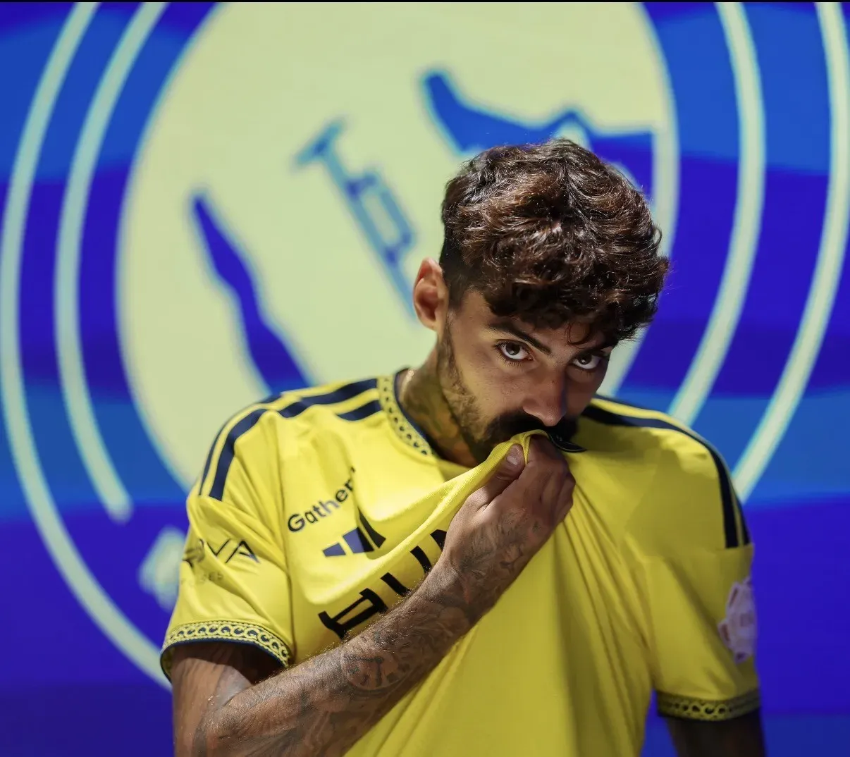 Samú Costa apresentado no Al-Nassr